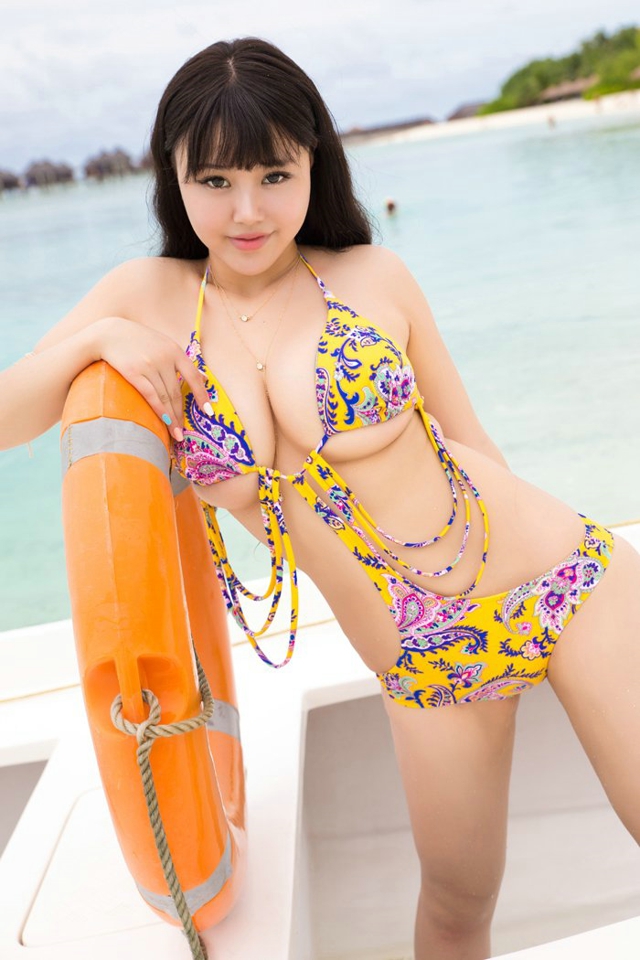 清纯姿态万千很迷人性感乳神一代波霸可儿爆乳娇艳诱惑写真