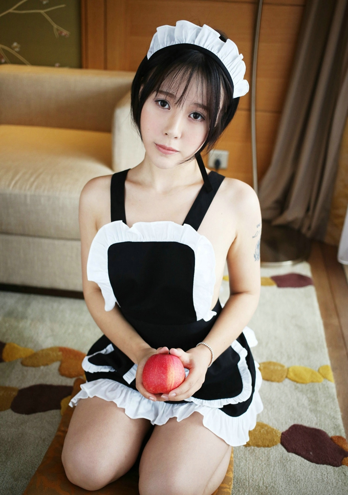 嫩模Evelyn艾莉性感黑色女仆装侧露豪乳撩人诱惑写真