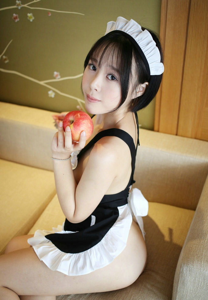 嫩模Evelyn艾莉性感黑色女仆装侧露豪乳撩人诱惑写真