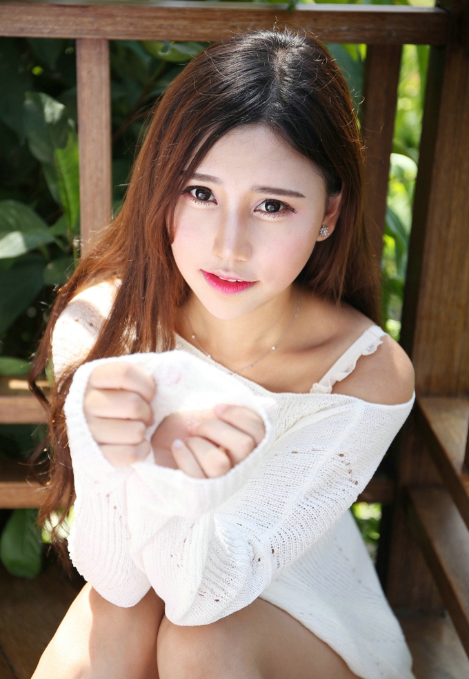 清纯女神Milk楚楚性感诱惑迷人气质私房靓丽写真