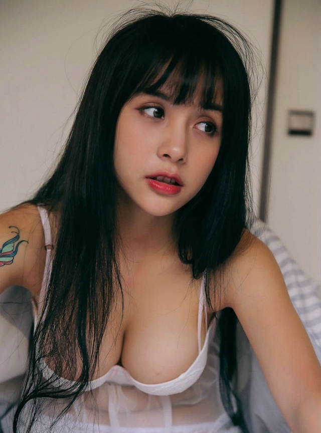 性感巨乳宅男女神少女夏美酱丰满酥胸诱惑私房写真