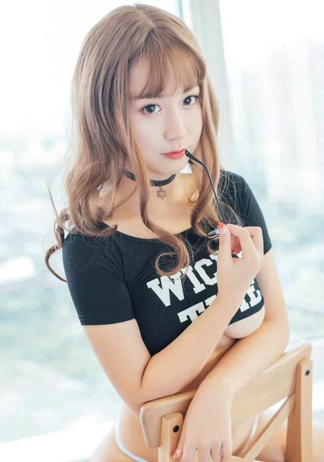 性感二次元美女猫九酱巨乳萝莉黑色蕾丝彰显好身材诱惑私房写真