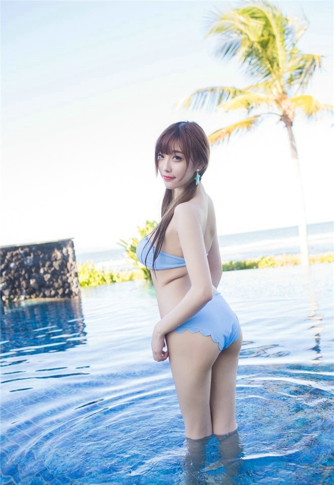 清纯性感甜美女人sugar小甜心CC旅拍泳池大胸娇媚妖娆诱惑写真
