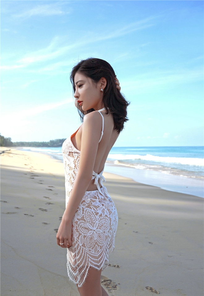 美艳少妇性感睡衣娇艳白皙熟女妩媚诱人私房写真