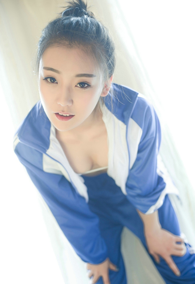 美女研究生陈梦脱学生运动装秀三点式性感内衣完美诱惑写真