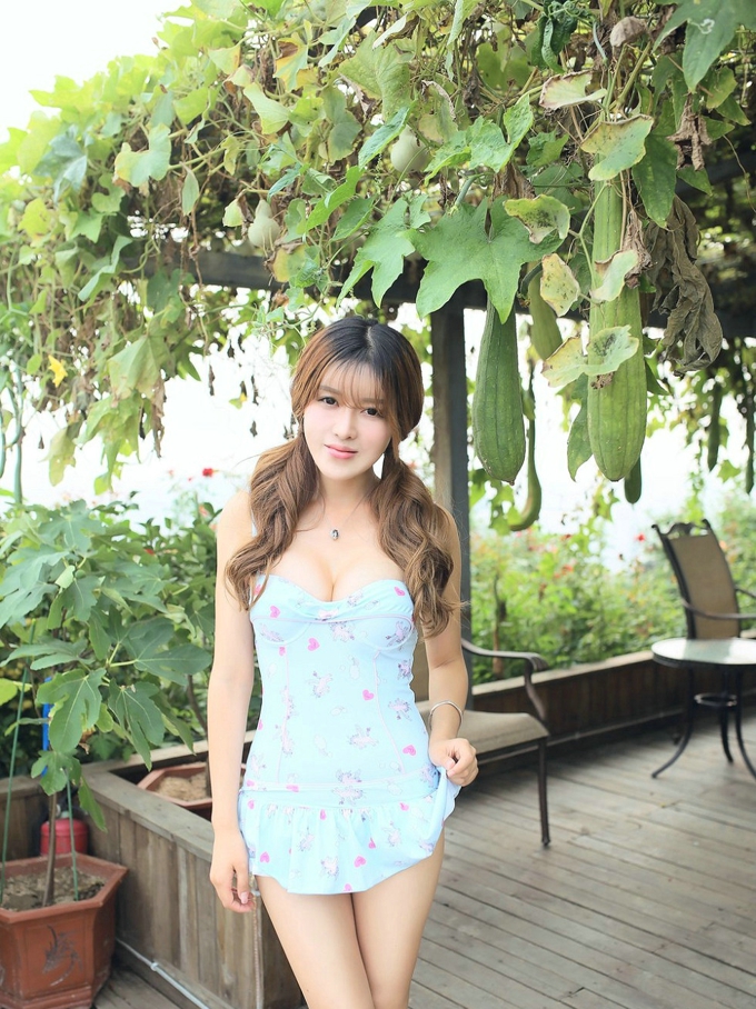 性感诱惑大胸美乳美腿细腰妖娆娇嫩白嫩肌肤养眼私房写真