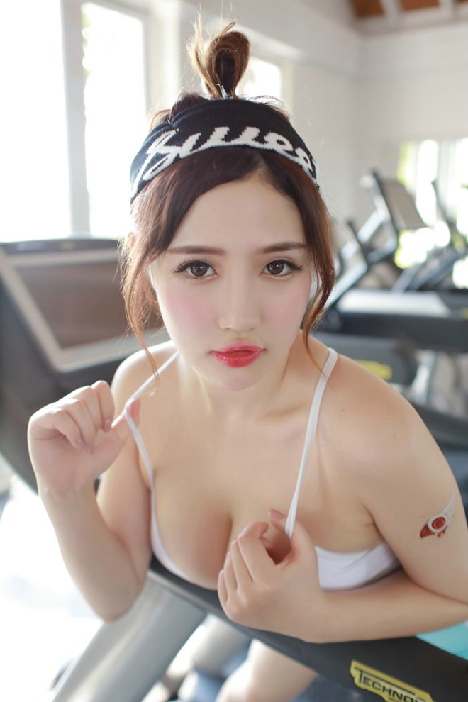 性感宅男慧质女神运动宝贝徐嘉乐比基尼爆乳诱惑娇媚写真