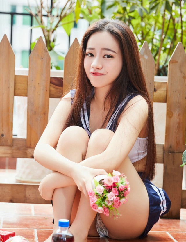 学生装美女超短裙露脐诱惑福利满满