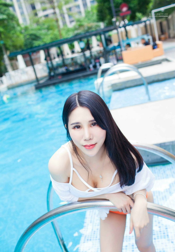 丰润翘臀美女林恩芝alu性感迷人写真