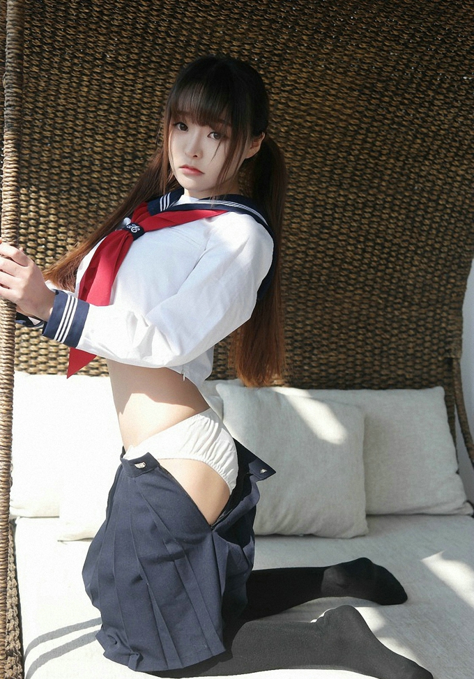 嫩模柳侑绮Sevenbaby性感学生制服黑丝美腿写真
