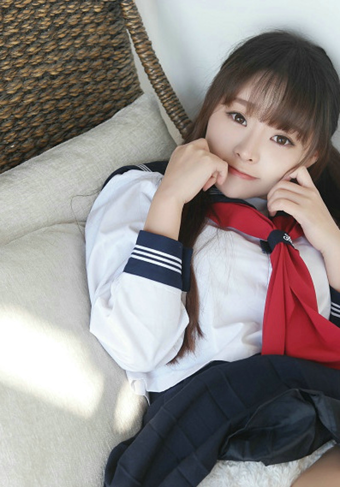 嫩模柳侑绮Sevenbaby性感学生制服黑丝美腿写真