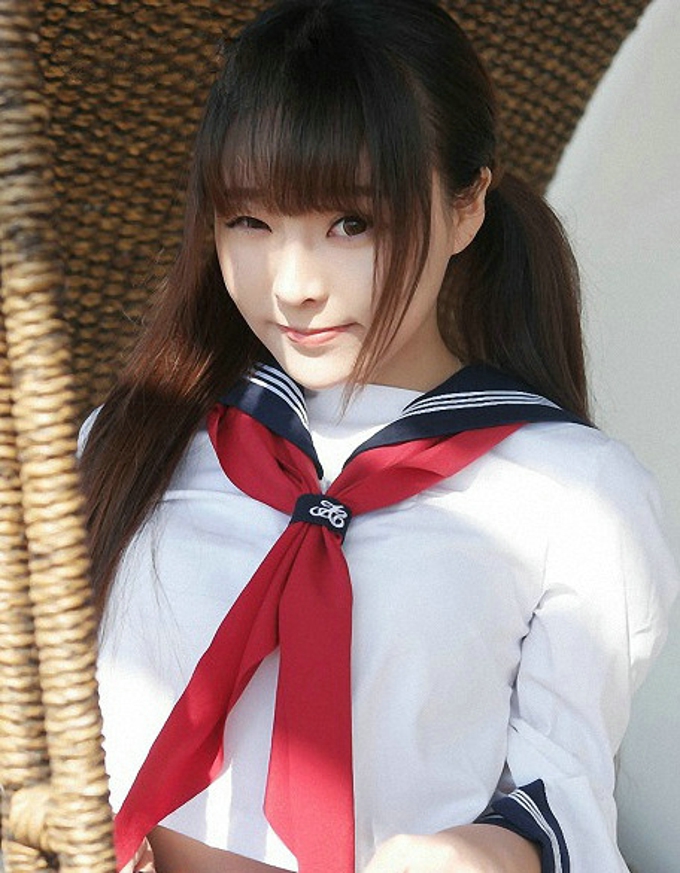 嫩模柳侑绮Sevenbaby性感学生制服黑丝美腿写真