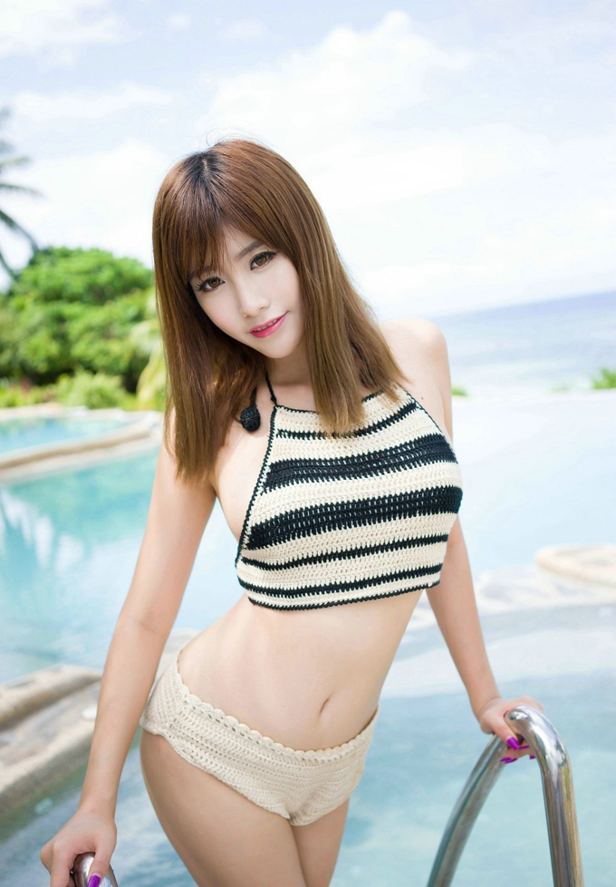 针织性感泳衣程小烦不烦气质勾魂美乳翘臀大长腿诱惑写真
