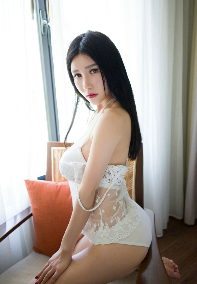 极品尤物于姬Una性感诱惑迷人气质居家私房养眼美乳写真