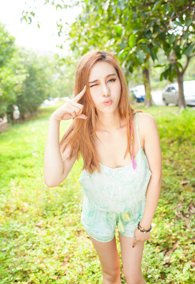 气质美女Michi_Ho性感诱惑户外写真