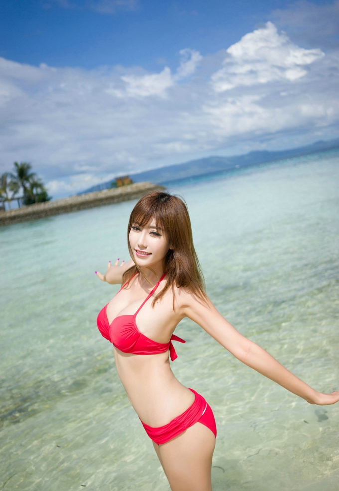 红色比基尼诱惑迷人性感美乳气质美女程小烦不烦海沙滩风情写真
