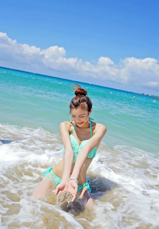 沙滩美少女Hana妹性感比基尼娇媚撩人写真
