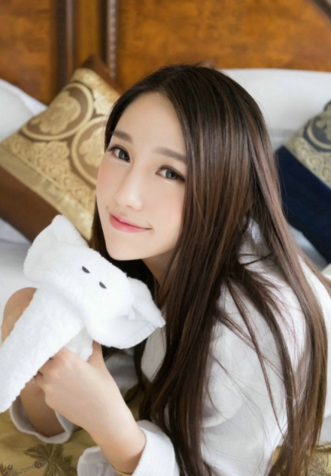 刘奕宁酒店浴袍性感美乳气质妖娆妩媚娇嫩俏丽写真