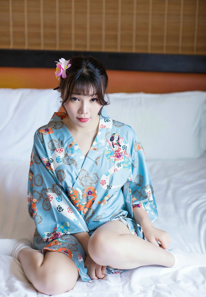 芝芝Booty性感豪乳诱惑翘臀迷人美腿气质养眼私房写真