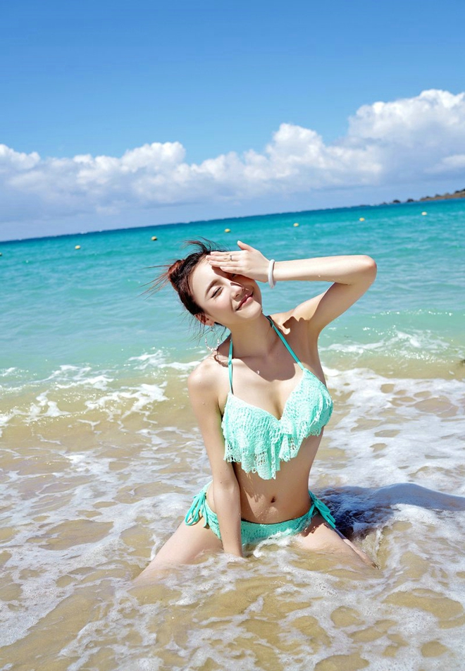 沙滩美少女Hana妹性感比基尼娇媚撩人写真