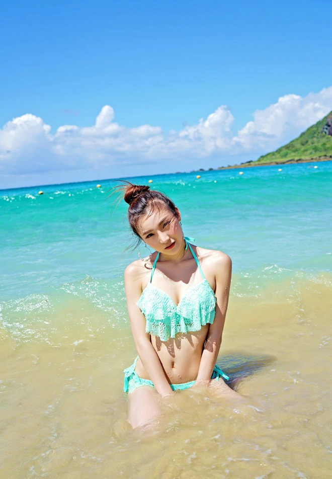 沙滩美少女Hana妹性感比基尼娇媚撩人写真