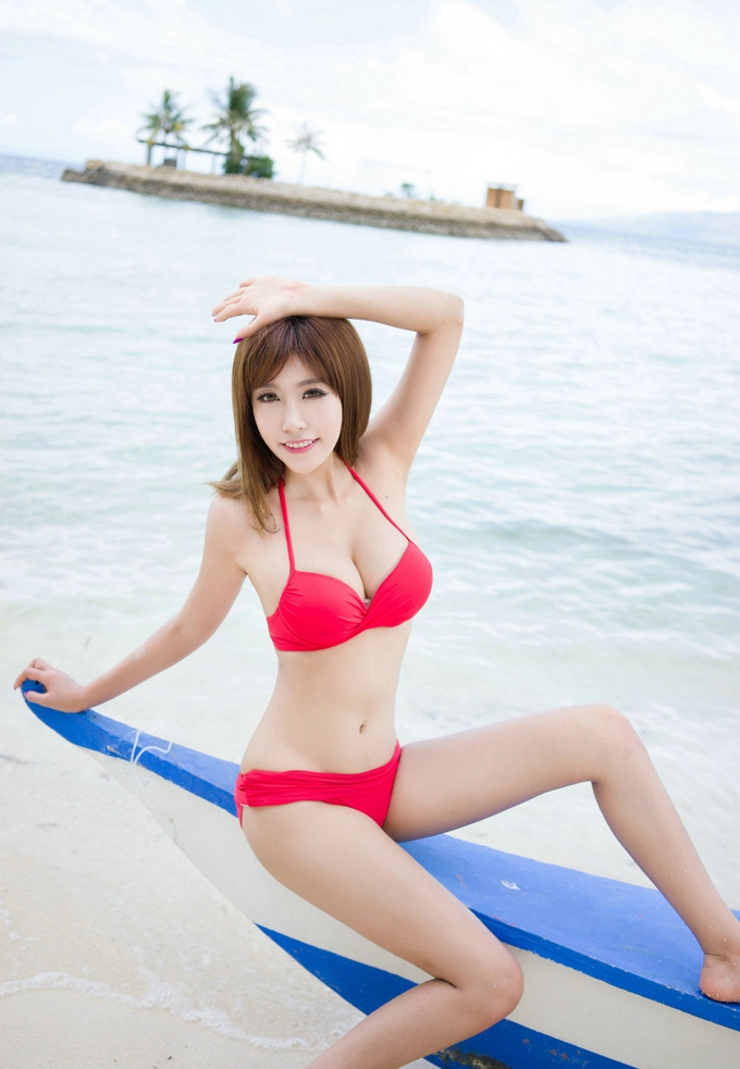 红色比基尼诱惑迷人性感美乳气质美女程小烦不烦海沙滩风情写真