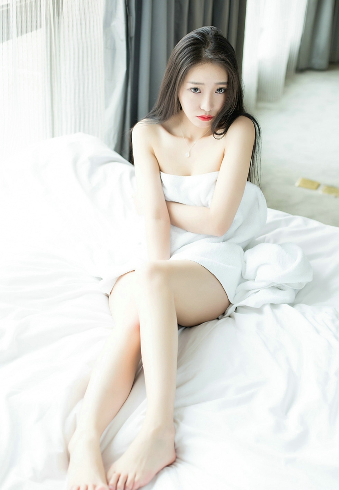 性感尤物张槑槑浴袍裹身诱惑迷人气质私房养眼勾魂写真
