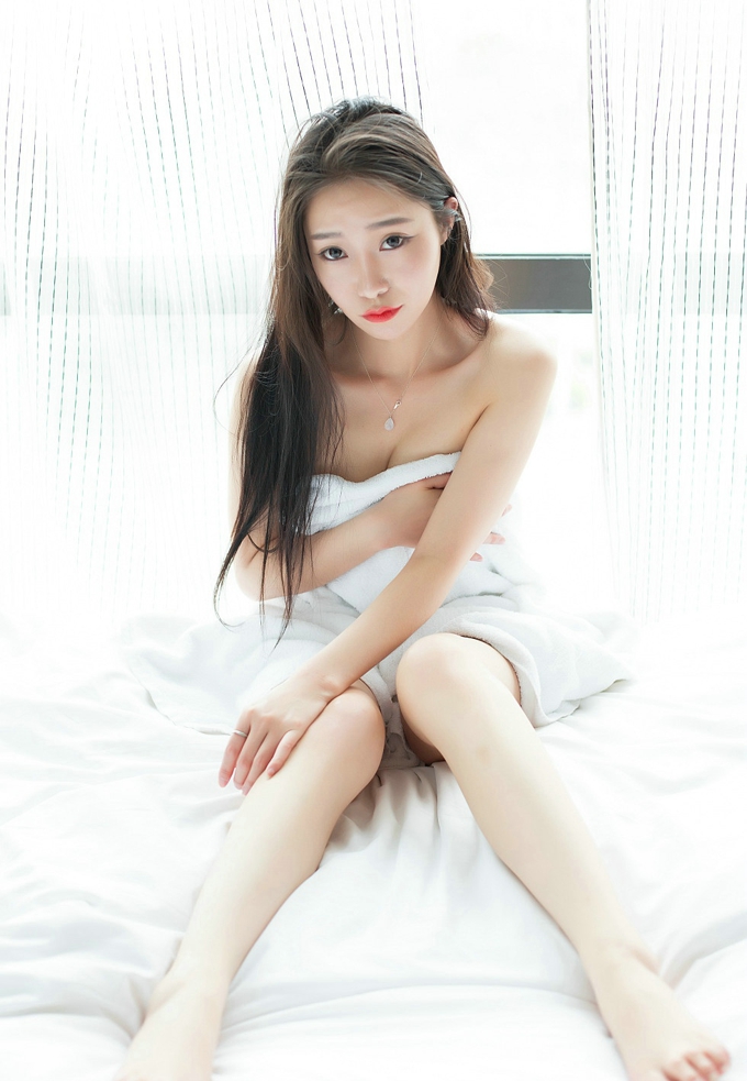 性感尤物张槑槑浴袍裹身诱惑迷人气质私房养眼勾魂写真