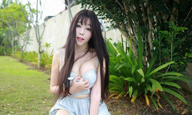 无敌精品鲍鱼美女芝芝Booty清新性感阳光写真