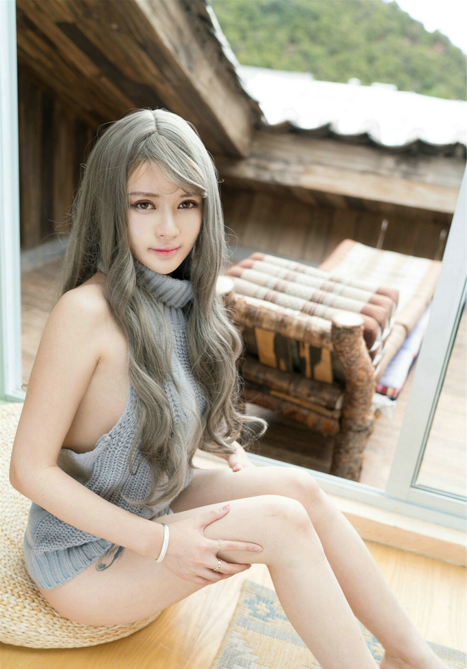 魅惑勾人美人凯竹BuiBui露背毛衣侧乳诱惑性感迷人写真