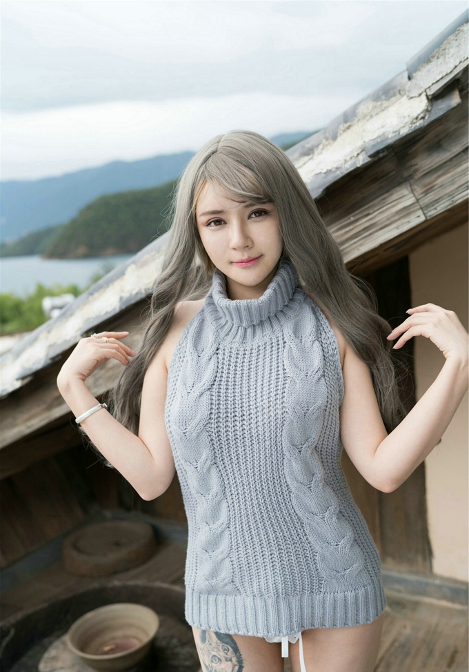 魅惑勾人美人凯竹BuiBui露背毛衣侧乳诱惑性感迷人写真