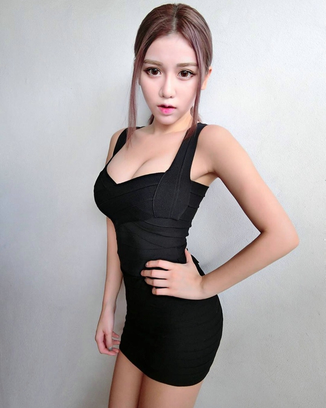 性感火辣宅男女神周甄娜Jenna诱惑红唇爆乳娇艳妖娆诱惑写真