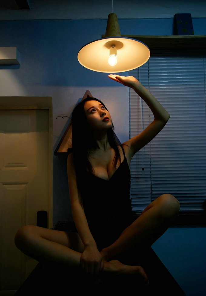 黑丝蕾丝睡裙透视内衣大胸美腿诱惑迷人赵小米Kitty居家私房写真