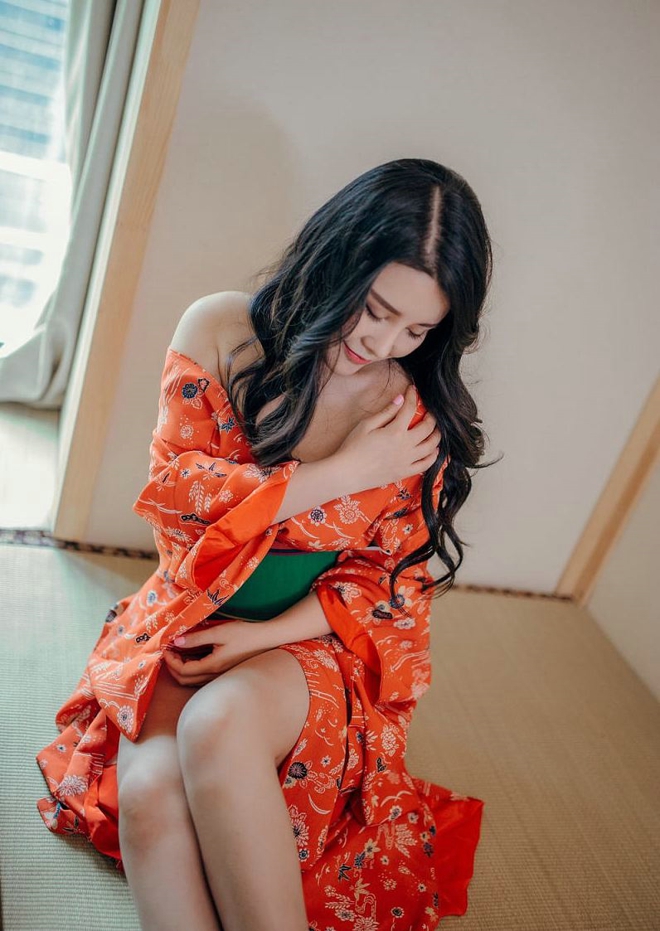 性感诱惑宅男女神Sukki露骨销魂制服诱惑销魂写真