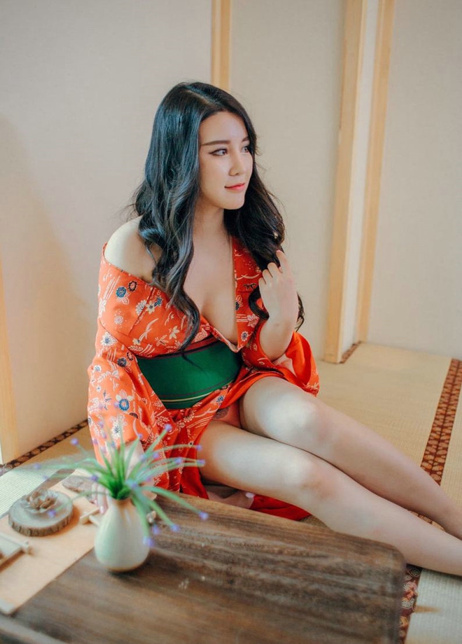 性感诱惑宅男女神Sukki露骨销魂制服诱惑销魂写真