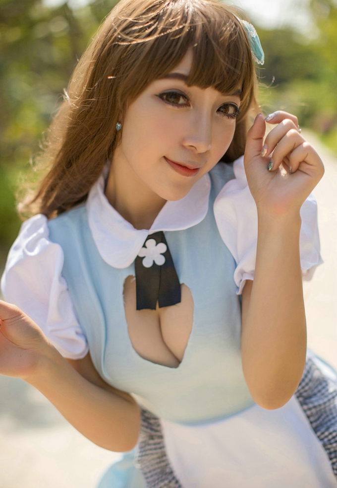 火辣勾魂美女黄歆苑人妻女仆制服诱惑美腿美乳气质写真