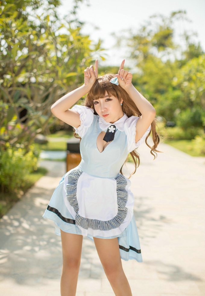 火辣勾魂美女黄歆苑人妻女仆制服诱惑美腿美乳气质写真