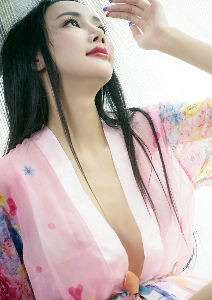 极品尤物女郎婕西儿性感诱惑完美身材美乳气质养眼私房写真