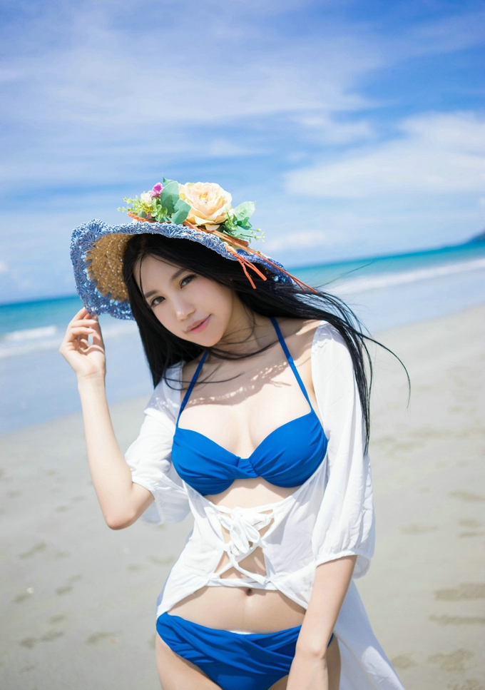 女神绮里嘉Ula诱惑迷人性感比基尼大胸翘臀美腿娇嫩俏丽写真
