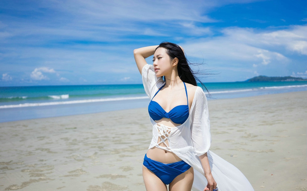 女神绮里嘉Ula诱惑迷人性感比基尼大胸翘臀美腿娇嫩俏丽写真