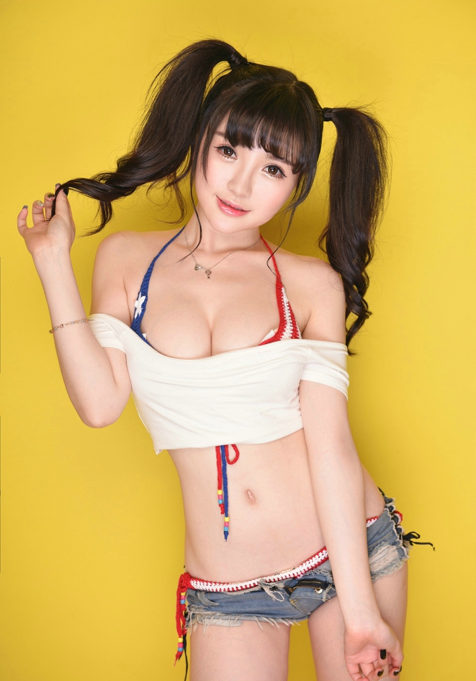 气质美少女可爱萝莉诱惑巨乳童颜翘臀勾魂米妮mini性感写真