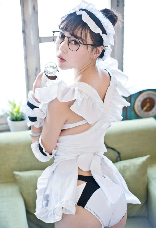 制服控最爱性感娇艳气质妹子赵小米Kitty女仆装白嫩大奶火辣销魂诱惑撩人写真