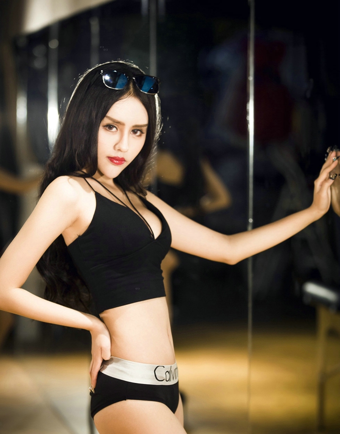 妖娆少妇陈迪娅性感巨乳丰润温香激情迷人诱惑写真