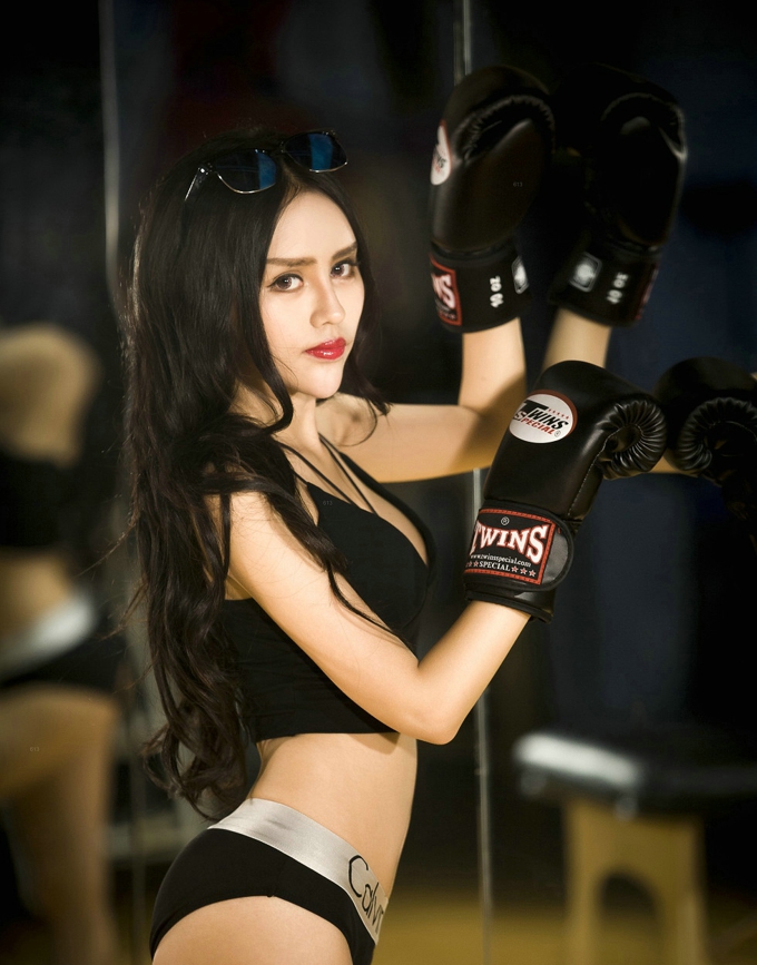 妖娆少妇陈迪娅性感巨乳丰润温香激情迷人诱惑写真