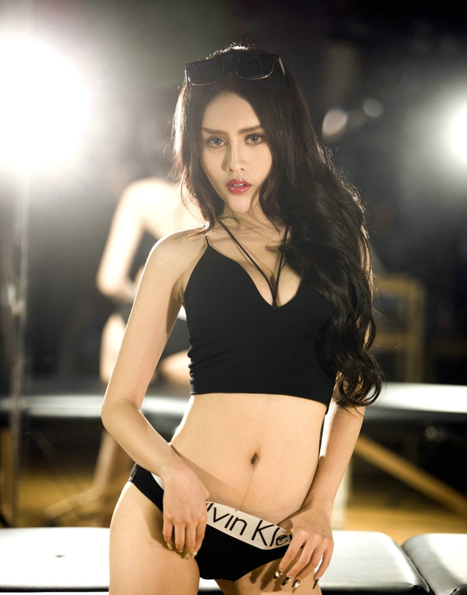 妖娆少妇陈迪娅性感巨乳丰润温香激情迷人诱惑写真