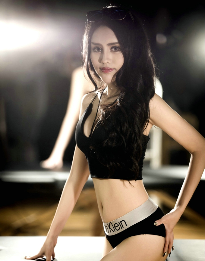 妖娆少妇陈迪娅性感巨乳丰润温香激情迷人诱惑写真