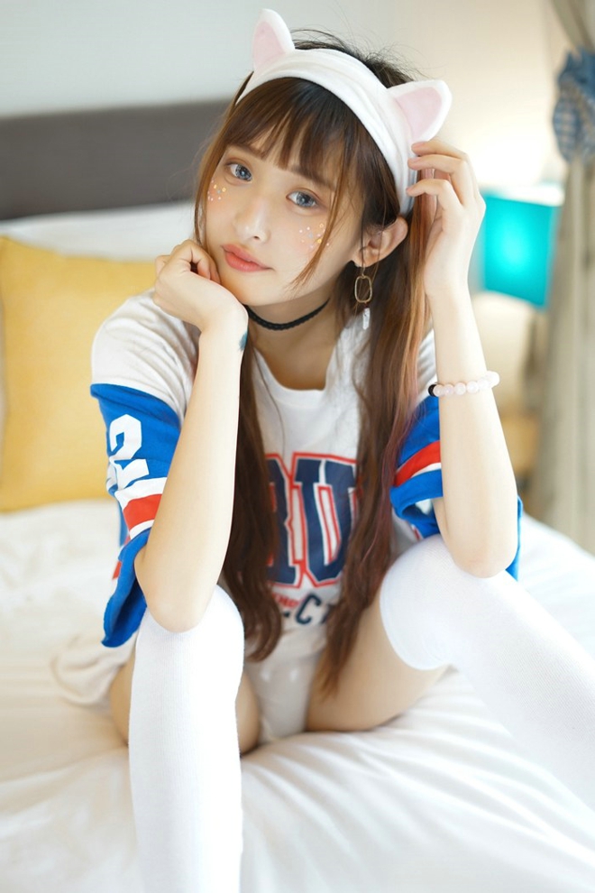 马来华人警花小狐狸贝壳清纯娇媚甜美私房销魂诱惑写真