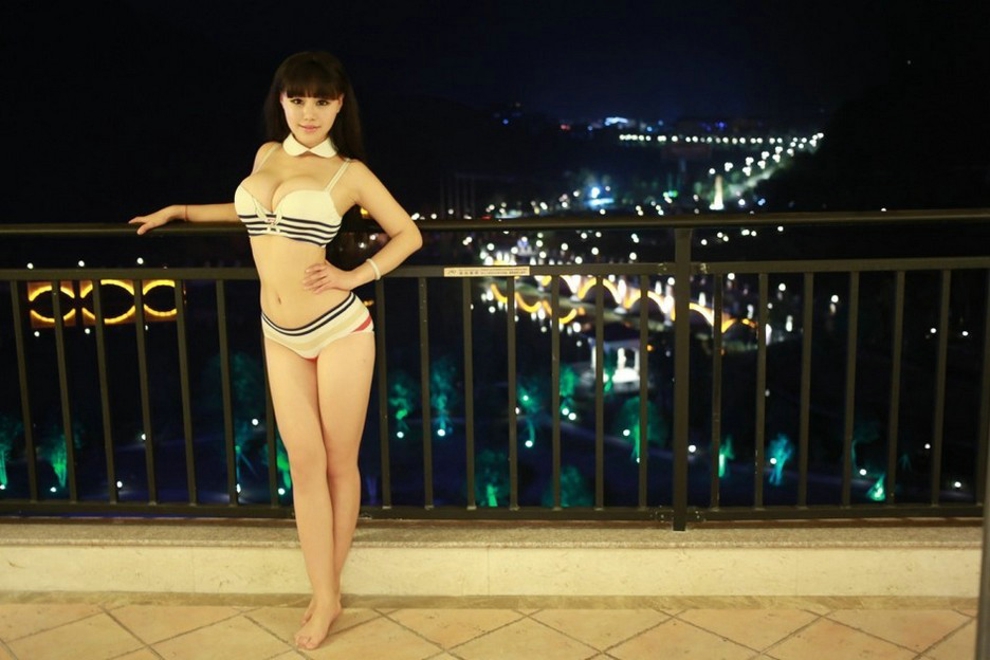 性感娇媚美女樱樱迷人大奶销魂撩人写真