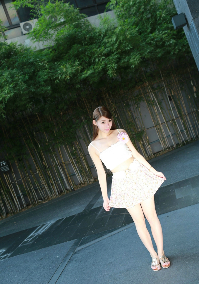 靓丽嫩模MARA酱美腿白嫩肌肤勾魂写真