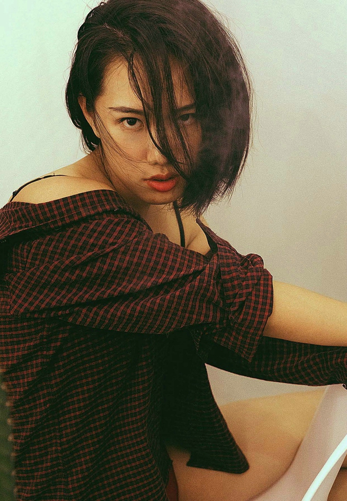 居家私房气质美女妩媚性感写真